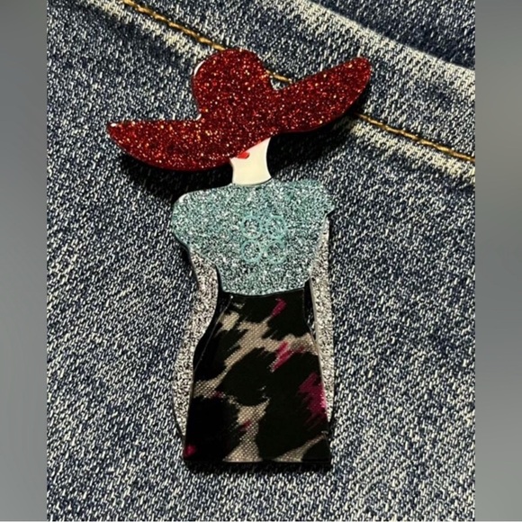 ✨NEW✨Elegant Sexy Lady  Fashion Brooch - Picture 1 of 4